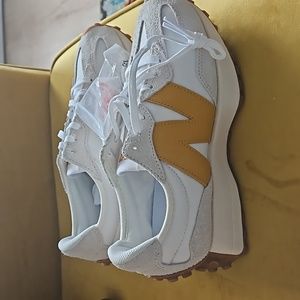New Balance sneakers NEW